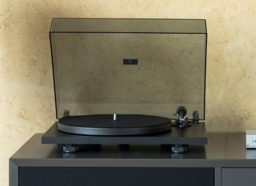Pro-Ject Primary E Phono with Built-In Phono Stage in Black - lifestyle