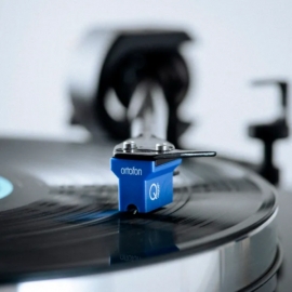 Pro-Ject X8 Turntable in Black - close up 1